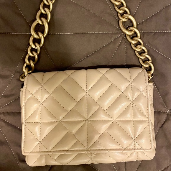 Quilted Zara Shoulder Bag with Gold Chain - Picture 2 of 3